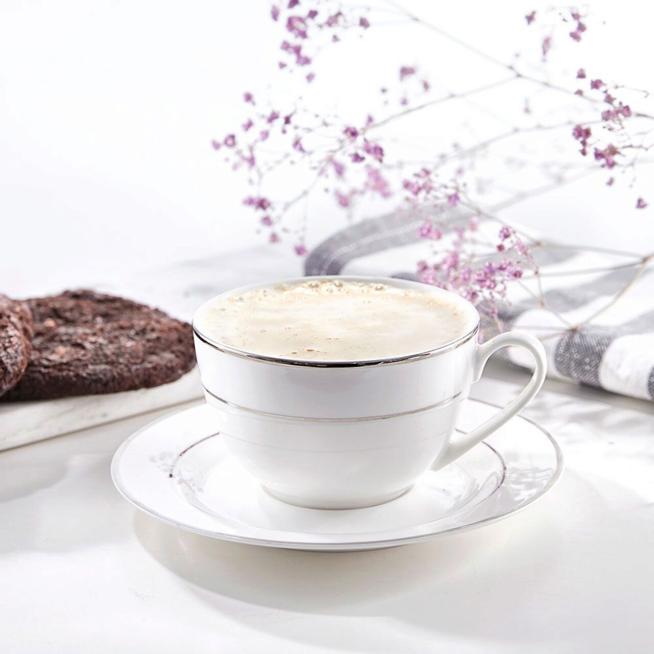 Set 6 cesti cu farfurie pentru cafea Aura Silver, Ambition, 220 ml, portelan New Bone China, alb - imagine 7